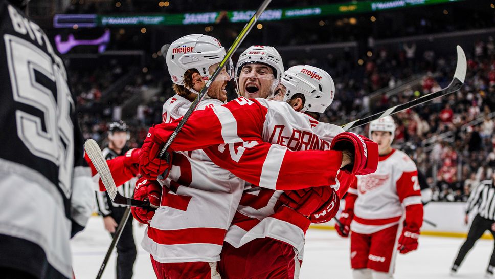 Детройт Ред Уингс постигна третата си поредна победа през новия