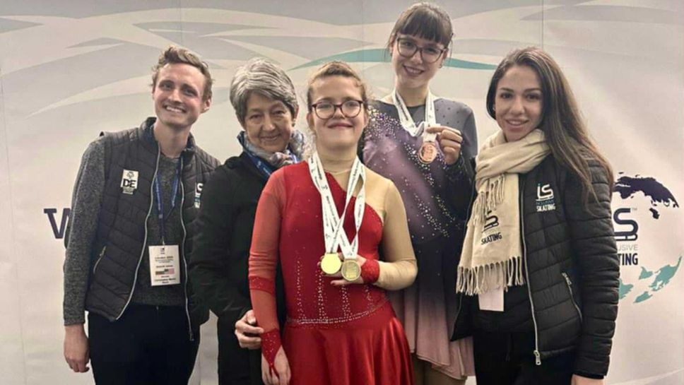 Ана Василева и Вяра Янева с треньор Милена Димитрова спечелиха