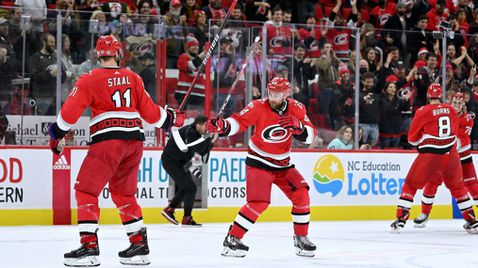  Каролина надигра Флорида за десета поредна победа в НХЛ 