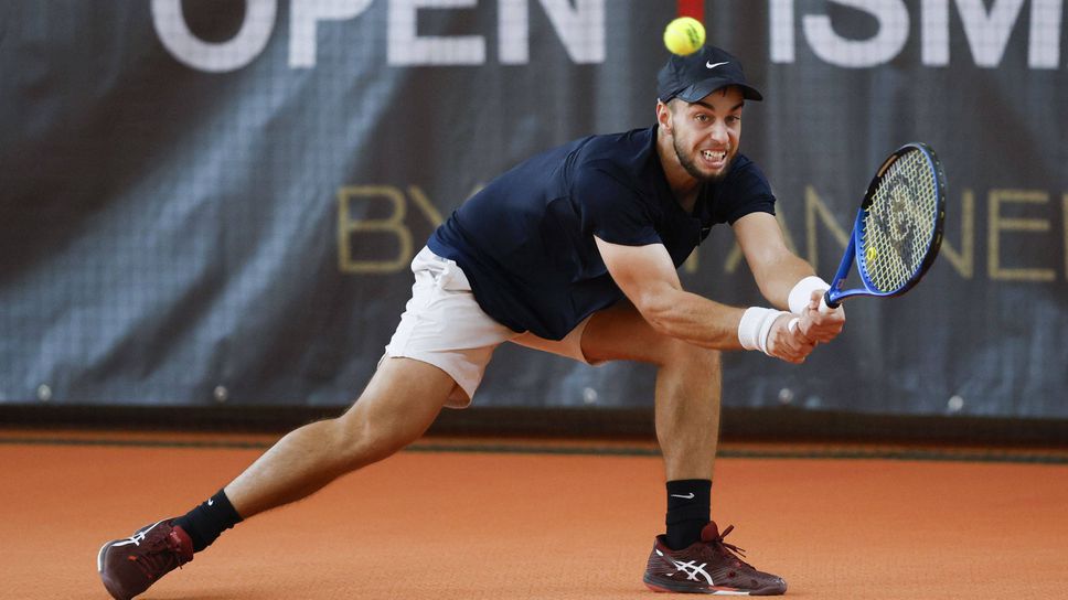 Адриан Андреев отпадна в първия кръг на турнира по тенис