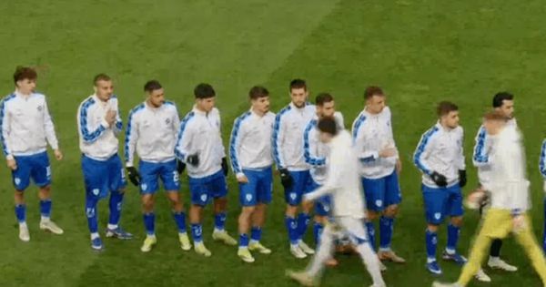 Fudbaleri BiH odbili da se rukuju sa rivalima! /VIDEO/