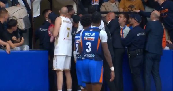 Kalinić nije hteo da izađe iz hale! Zvezdin as ušao u žestok sukob sa navijačima Zlatibora