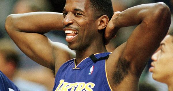 Drži neverovatan NBA rekord, odbijao je žene i izgubio nevinost sa 40, a obeležio je zlatne godine Lejkersa: Ovo je luda životna priča Ej Si Grina /VIDEO/