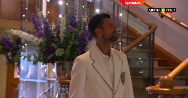Doćekali smo: Novak i Cicipas izašli na teren, naš teniser prvi servira!