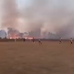 Haos u nižim ligama Srbije: Navijači slučajno zapalili ceo stadion! /VIDEO/