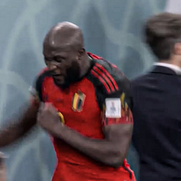 RAZBIO SVOJ TIM, PA RAZBIO KLUPU Besni Lukaku poludeo i napravio incident /VIDEO/