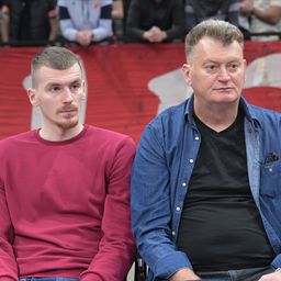 Bez najave i medijske fame je ušetao u Arenu i došao da gleda Zvezdu: Boriša Simanić kao sav normalan svet /FOTO/