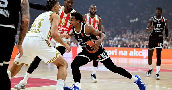 Za sve su krivi navijači: Evo zbog čega je kasnio početak drugog poluvremena na derbiju!