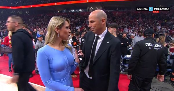 Svi su gledali u nju na poluvremenu: Srpska voditeljka zasijala pored parketa na derbiju /FOTO/