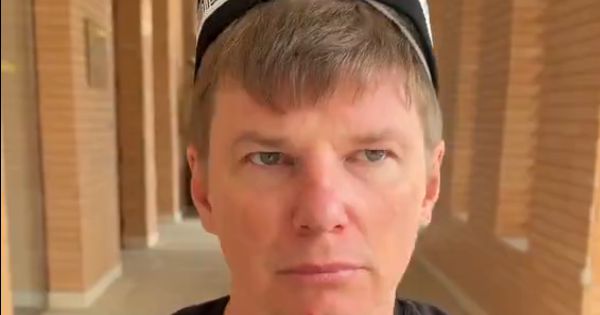 Šta se dogodilo sa legendarnim fudbalerom? Ima novi izgled i hobi! /VIDEO/