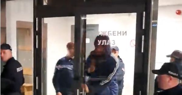 Isplivao snimak: Besni navijači sačekali Nikolu Kalinića ispred dvorane posle tuče! /VIDEO/