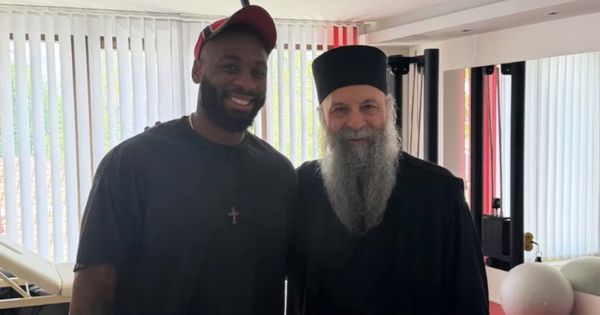 Dok Srbija bruji o skandalu u Čajetini, Kodi sve iznenadio: Plejmejker Zvezde se slikao sa patrijarhom Porfirijem! /FOTO/