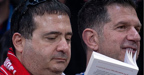 Španci gledaju i ne veruju: "Nadrealno i neviđeno! Igraju protiv Reala, a predsednik im čita knjigu!" /VIDEO/