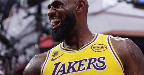 Surova serija Lejkersa “sahranila” Roketse: Neuništivi Lebron zakazao okršaj sa šampionima!