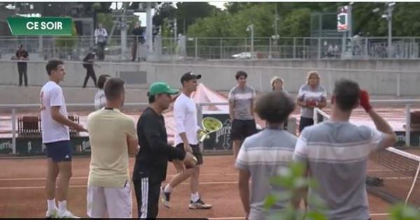 "S*anje, zvaćemo direktora turnira"! Menšik i njegov tim besneli na predstavnike Rolan Garosa zbog prekinutog treninga pred četvrtfinale /VIDEO/