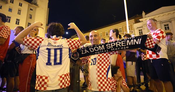 "Za dom spremni" i albanska zastava: Evo kako Hrvati iz Zagreba bodre Vatrene protiv Portugala /GALERIJA/