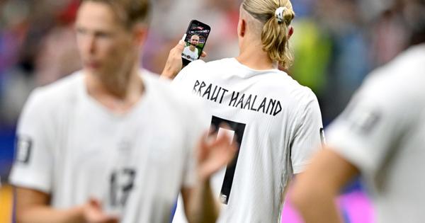 Halo, ko je? Najbolji špic današnjice ovde. Izvolite? Samo da poručim: Nek' se spremi Brazil, doviđenja