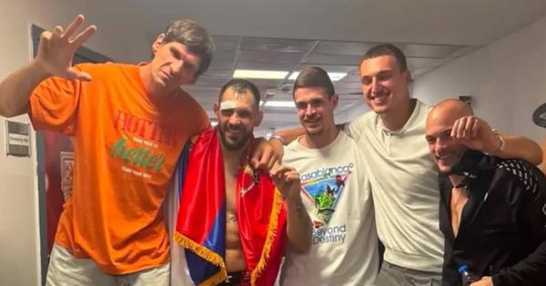 Medić sa srpskim košarkašima proslavio veliku pobedu na UFC spektaklu u Beogradu /VIDEO/