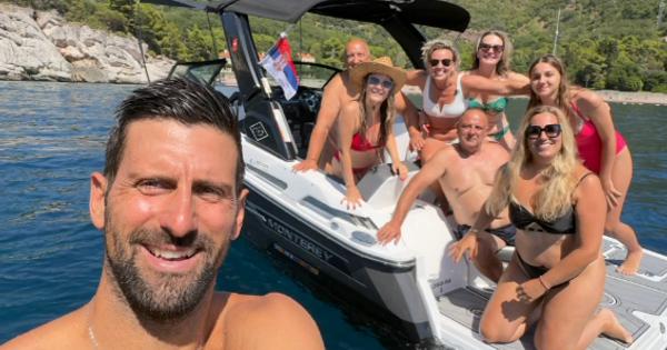 "Neki ljudi osvajaju trofeje, a neki osvajaju srca. Novak je uspeo i jedno i drugo!" Đoković oduševio ljude na Jadranu, selfi sa broda postao viralan /FOTO/