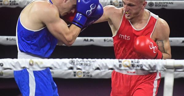 Almir Memić ušao u ring na punom trgu u Tutinu, pa dobio pitanje o Jovanu Nikoliću: "Sad je 2:1, moja prednost je 12 rundi" /VIDEO/