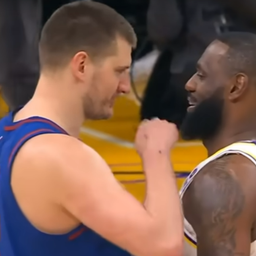 "Zadržaćemo te na osam poena!" Jokić zapretio Lebronu, kralj "umro od smeha" /VIDEO/