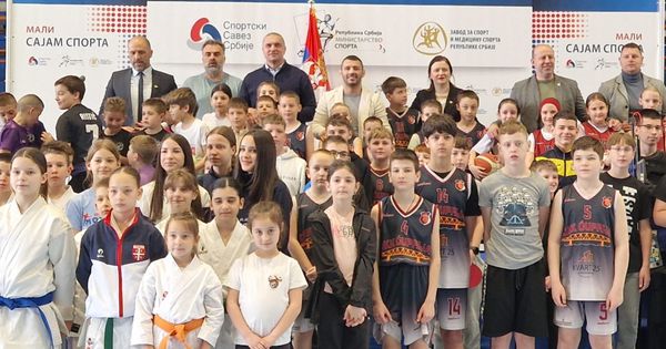 Mali sajam sporta u Ćupriji: Štefanek podelio sportsku opremu, budući šampioni pokazali talenat