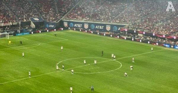 Dobro pogledajte ovu fotografiju: Vidite li dva raličita dresa? Ni mi! /FOTO/