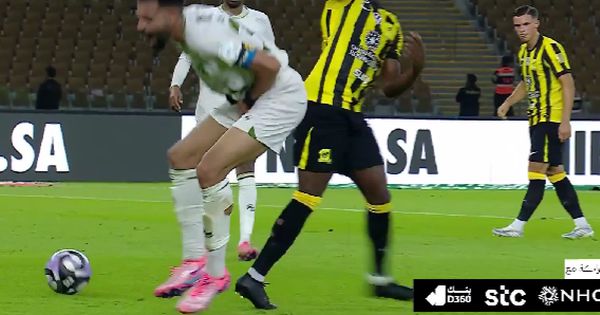 Direktan crveni karton za jednu od najvećih zvezda u Saudijskoj Arabiji: Udario protivnika u međunožje /VIDEO/