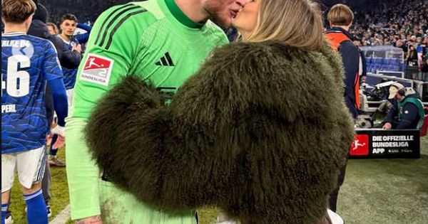Zanosna Dileta proslavila povratak Lorisa Karijusa i Šalkea u Bundesligu, uz emotivnu poruku svom suprugu: Ponosna sam na tebe! /FOTO/
