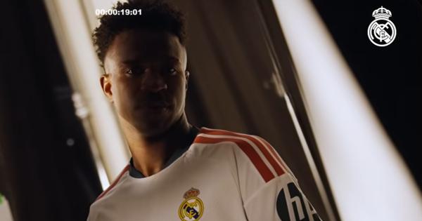 Kraljevska bela dobila neočekivane detalje: Real Madrid iznenadio novim dresom za sezonu 2026/27. /FOTO/