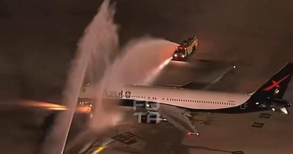 Neverovatno: Avion Brazila vredan 150 miliona funti "kršten" pred put na Svetsko prvenstvo /VIDEO/