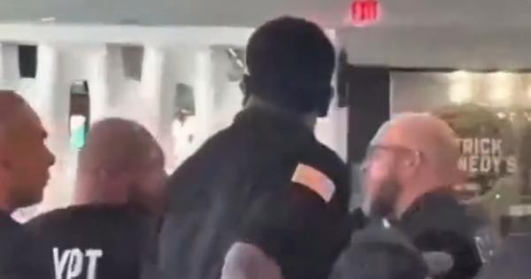 Haos na Mundijalu pred ključan duel: Američki policajci napali igrače i članove stručnog štaba Egipta! /VIDEO/