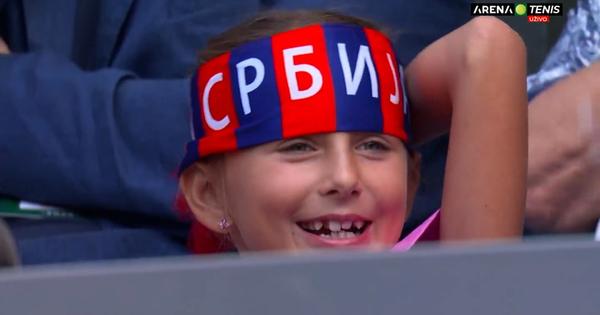 Tara se sjajno zabavlja u Novakovom boksu: Đokovićeva ćerka ukrala šou!