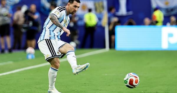 ARGENTINA – Z. OSTRVA Gaučosi nemilosrdno gaze, Mesi piše istoriju i ponovo beži Mbapeu! /VIDEO/
