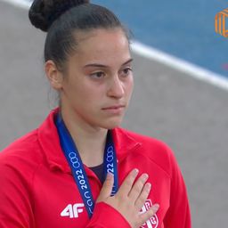 Ona je zlato Srbije, a malo je nedostajalo da nastupa za Mađarsku! Sudbina je usmerila Adrianu Vilagoš, evropsku vicešampionku i svetsku rekorderku koja "puca" na olimpijski tron /VIDEO/