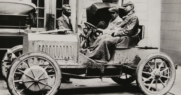 Napravio narodni automobil za ceo svet, a bio je okoreli nacista: Vek i po od rođenja Ferdinanda Poršea, oca Folksvagen Bube