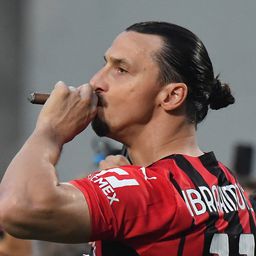 "Seks je bolji od fudbala, Gvardioli sam u inat došao tako na trening!" Ibrahimović napunio 42 godine, častio se "ferarijem" i u svom stilu šokirao sve /VIDEO/