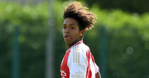 Srpski napadač heroj Arsenala: Postigao gol, pa stao među stative i sačuvao mrežu!