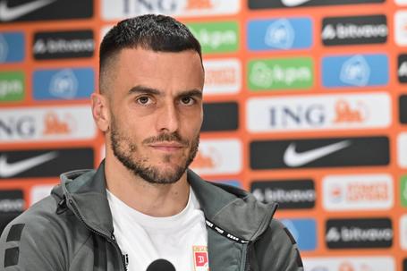 Kostić zna kako je igrati u domu Filipsovaca: Prva stvar koju su me pitali jeste gde su Kežman i Lazović /VIDEO/