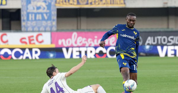 Pljuštali crveni kartoni u Veroni: Fjorentina pobegla od opasne zone i još dublje potopila fenjeraša, meč obeležio ozbiljan sukob /FOTO/