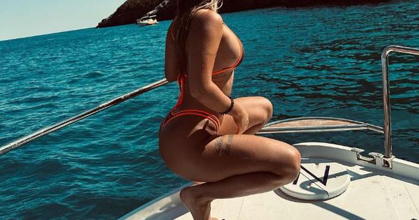 Nije za maloletne: Vrela Teodora Džehverović na jahti sa košarkašem - i to u najbezobraznijem bikiniju! /FOTO/