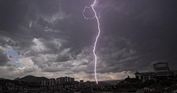 Strašna tragedija koja je potresla Englesku: Zvezda Totenhema poginula od udara groma, sklonio se pod drvo tokom oluje i doživeo smrt na licu mesta!