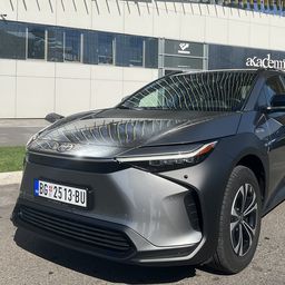 Kako da komšijama objasnite šta vozite?! Novi električni Toyota SUV je pun pogodak, ali "bZ4X" nije ime koje se pamti