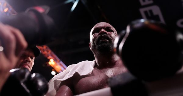 Boksovao sa Kličkom, Fjurijem i Usikom, a sada rekao zbogom: Legenda završila karijeru ludim porazom od Vajldera /VIDEO/