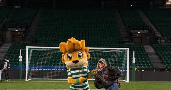 Američka zvezda voli Sporting: Svini podelila fotografiju sa poznatom maskotom i zapalila mreže