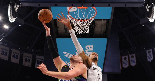 Mala škola košarke: Jokić je sa ova dva poteza doneo pobedu Denveru /VIDEO/