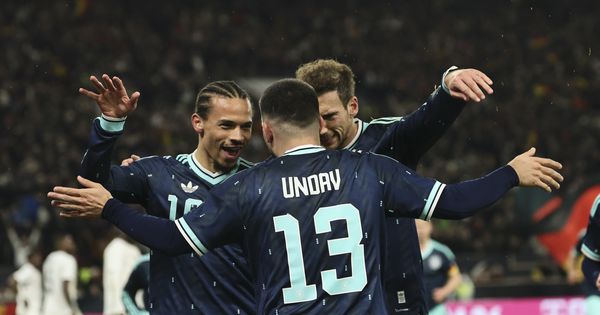 Vozi Jokićev Rols-Rojs, a divi se Embidu! Najbolji nemački fudbaler voli da pokazuje mišiće, ali na utakmice dolazi peške!