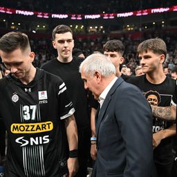 Postojalo je samo jedno rešenje! Navijači napravili haos, Partizan ih na kraju poslušao: Evo šta se sve desilo u Areni /FOTO/