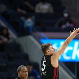 FANTASTIČNI NIKOLA JOVIĆ: Srbin "rešetao" trojke u dresu Majamija i pokazao Amerikancima šta ih čeka!