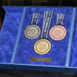 Medalje sa srpskom ornamentikom oko vrata evropskih sportista